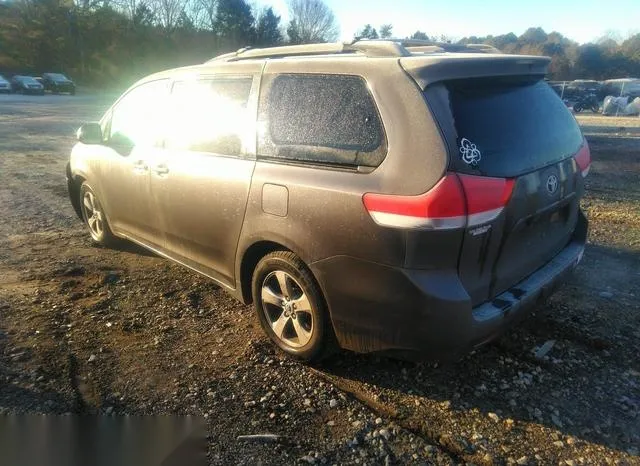 5TDKK3DC8DS399588 2013 2013 Toyota Sienna- Le V6 8 Passenger 3