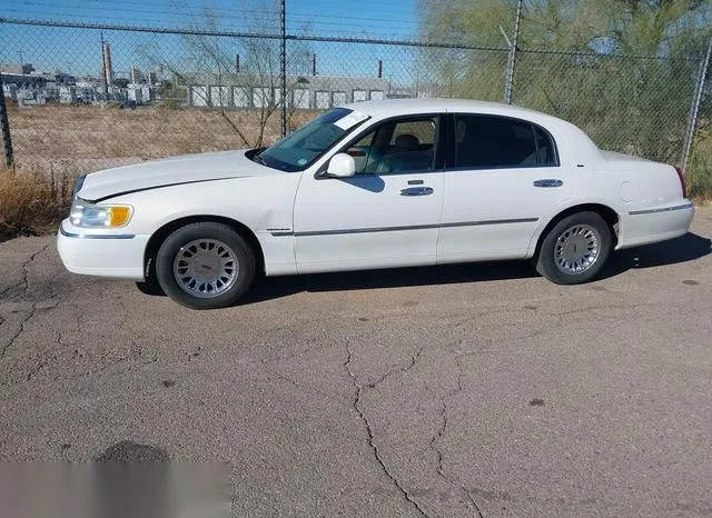 1LNHM83W11Y661668 2001 2001 Lincoln Town Car- Cartier 6