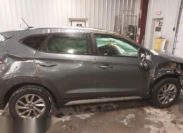 KM8J3CA48HU585702 2017 2017 Hyundai Tucson- SE 6