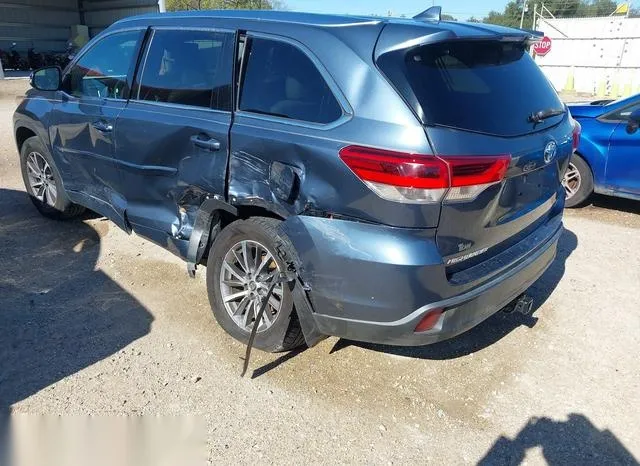 5TDKZRFH8HS509536 2017 2017 Toyota Highlander- Xle 6