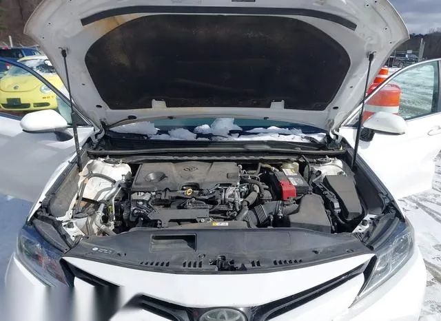 4T1B11HKXJU572927 2018 2018 Toyota Camry- LE 10