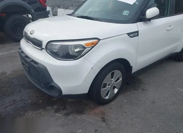 KNDJN2A22F7795537 2015 2015 KIA Soul 6