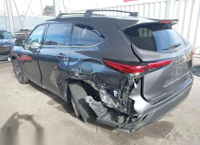 5TDGZRAH2MS530650 2021 2021 Toyota Highlander- Xle 3