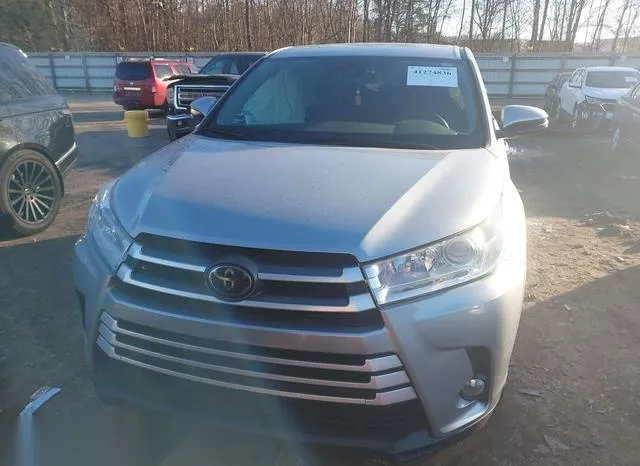 5TDBZRFH5HS482117 2017 2017 Toyota Highlander- Le Plus 6