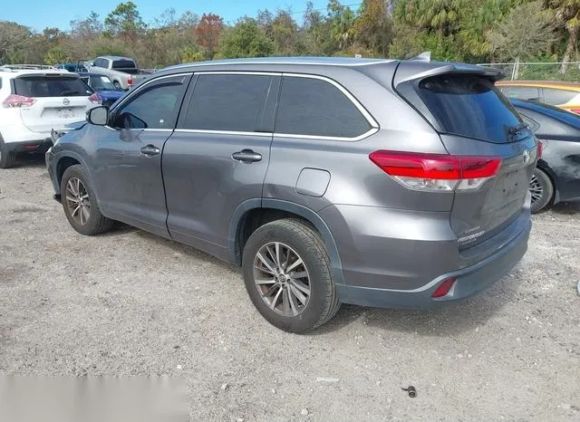 5TDKZRFH0JS549468 2018 2018 Toyota Highlander- Xle 3