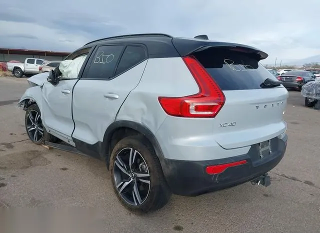 YV4162UM9N2786238 2022 2022 Volvo XC40- T5 R-Design 3