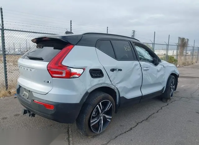 YV4162UM9N2786238 2022 2022 Volvo XC40- T5 R-Design 4