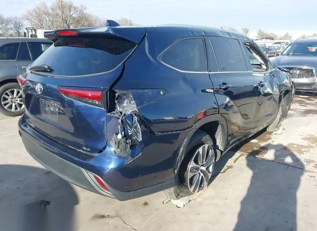 5TDGZRAH2NS541617 2022 2022 Toyota Highlander- Xle 4