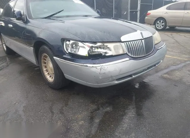 1LNHM81W41Y632443 2001 2001 Lincoln Town Car- Executive 6