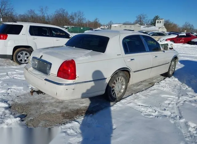 1LNHM82W53Y603096 2003 2003 Lincoln Town Car- Signature 4