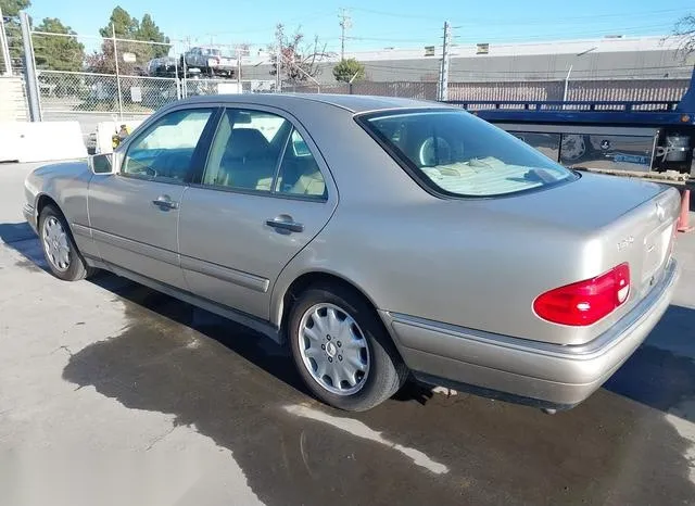 WDBJF65F1WA550781 1998 1998 Mercedes-Benz E 320 3