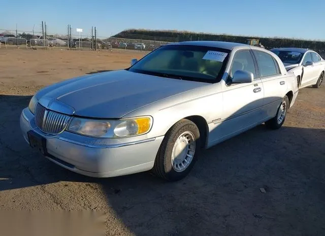 1LNHM81WX1Y722244 2001 2001 Lincoln Town Car- Executive 2