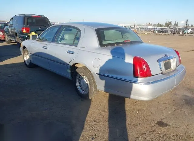 1LNHM81WX1Y722244 2001 2001 Lincoln Town Car- Executive 3