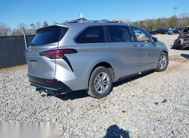 5TDZRKECXNS136443 2022 2022 Toyota Sienna- Limited 4