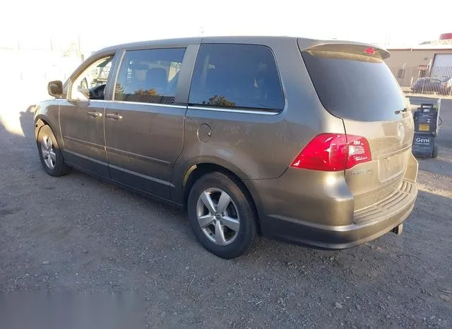 2V4RW3D13AR324826 2010 2010 Volkswagen Routan- SE 3