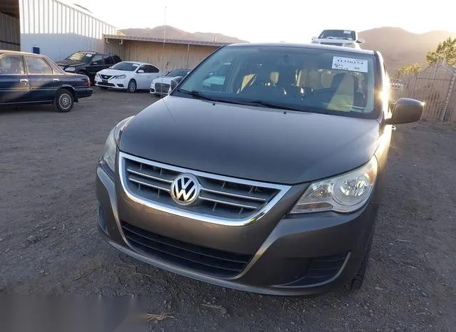 2V4RW3D13AR324826 2010 2010 Volkswagen Routan- SE 6