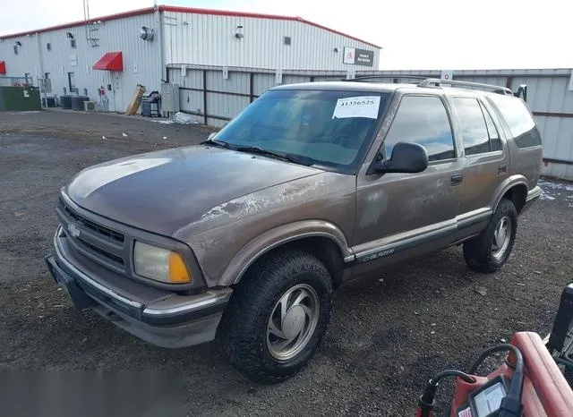 1GNDT13W1V2232592 1997 1997 Chevrolet Blazer- LT 2