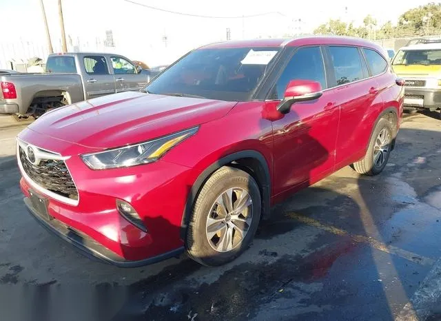 5TDKDRAH0PS527064 2023 2023 Toyota Highlander- Xle 2