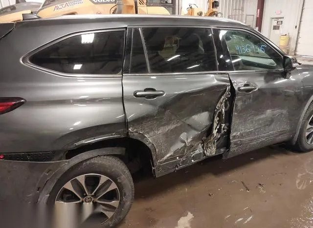 5TDGZRBH8LS022292 2020 2020 Toyota Highlander- Xle 6