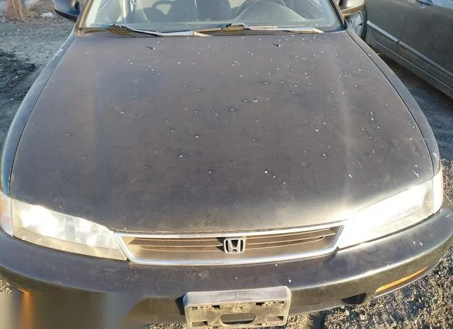 1HGCE6645TA008168 1996 1996 Honda Accord- Lx/Ex 6