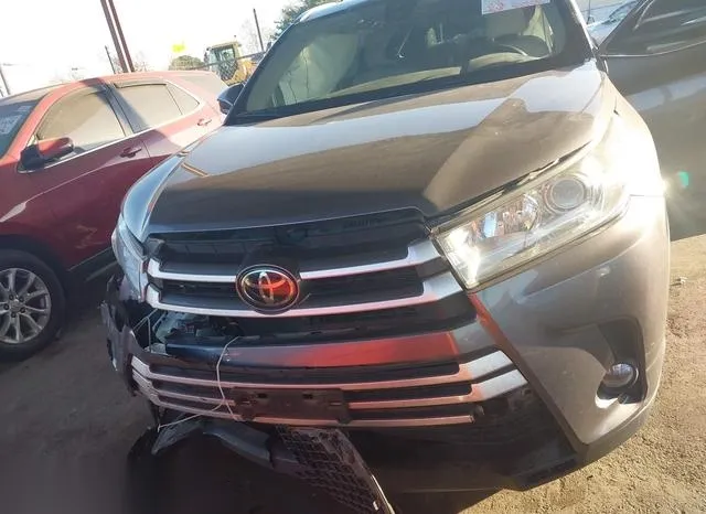 5TDKZRFH4KS570387 2019 2019 Toyota Highlander- Xle 6