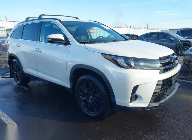 5TDJZRFH5KS571804 2019 2019 Toyota Highlander- SE 1