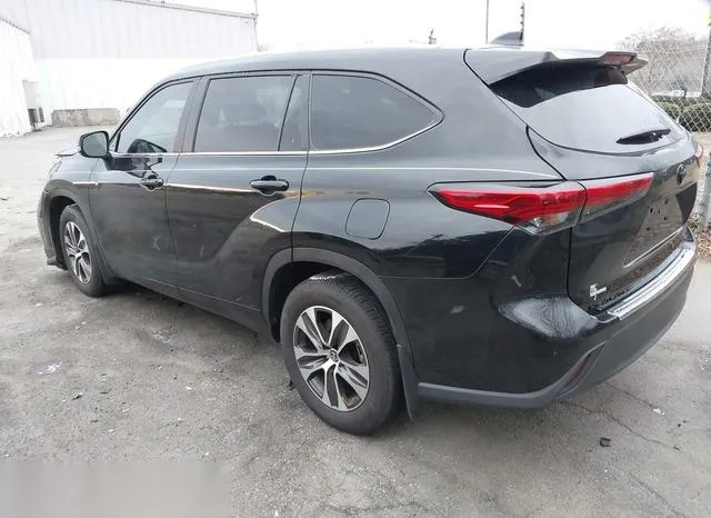 5TDKDRAH6PS522984 2023 2023 Toyota Highlander- Xle 3