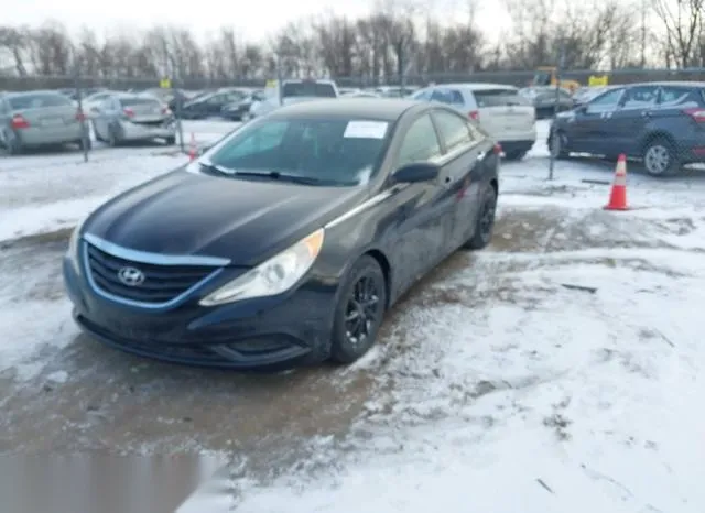 5NPEB4ACXCH452819 2012 2012 Hyundai Sonata- Gls 2