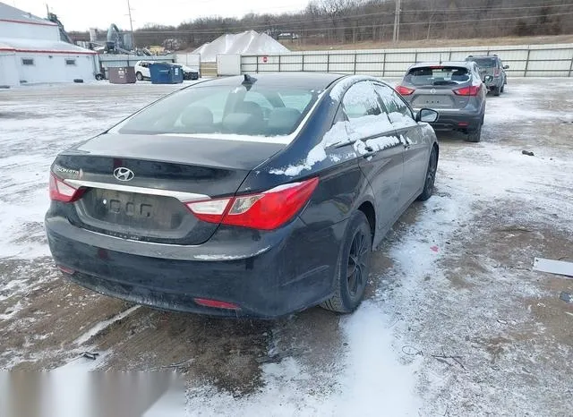 5NPEB4ACXCH452819 2012 2012 Hyundai Sonata- Gls 4