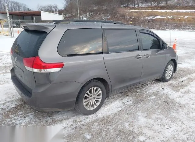 5TDYK3DC9ES489702 2014 2014 Toyota Sienna- Xle/Limited 4