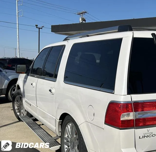 5LMJJ3J56DEL00107 2013 2013 Lincoln Navigator- L 3