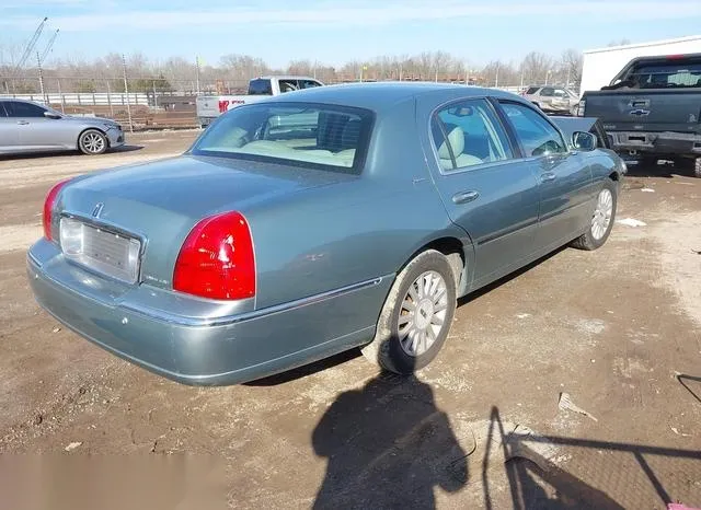 1LNHM81W25Y657105 2005 2005 Lincoln Town Car- Signature 4