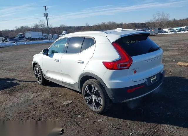 YV4162UL7N2738924 2022 2022 Volvo XC40- T5 Inscription 3