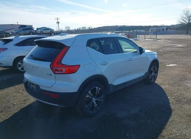 YV4162UL7N2738924 2022 2022 Volvo XC40- T5 Inscription 4