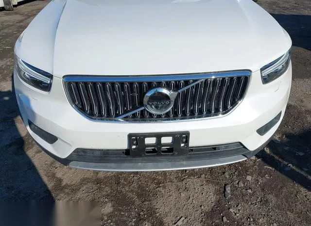 YV4162UL7N2738924 2022 2022 Volvo XC40- T5 Inscription 6