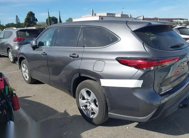 5TDZZRAH4NS096760 2022 2022 Toyota Highlander- LE 3