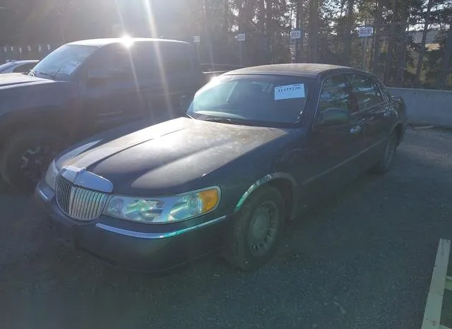 1LNHM81WX1Y665429 2001 2001 Lincoln Town Car- Executive 2