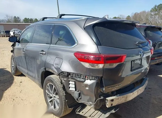 5TDKZRFH8JS283679 2018 2018 Toyota Highlander- Xle 3