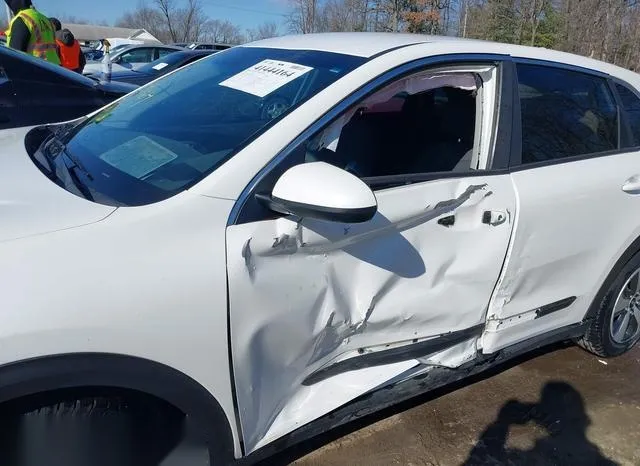 KNDCB3LC3H5100025 2017 2017 KIA Niro- FE 6