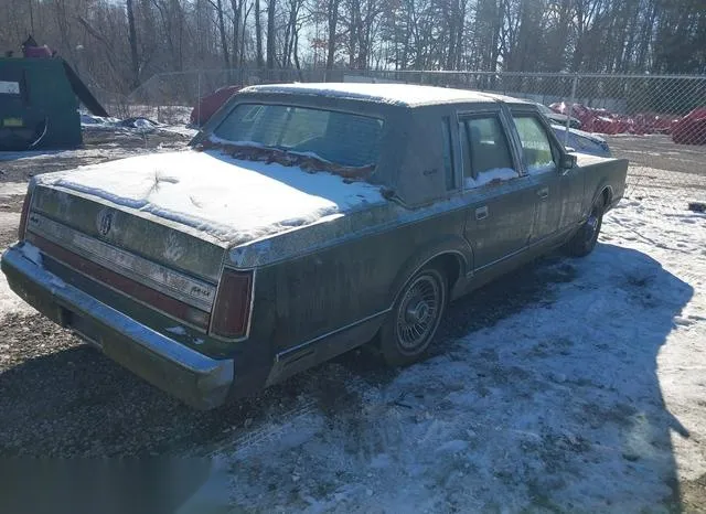 1LNBM82F2JY643462 1988 1988 Lincoln Town Car- Signature 4