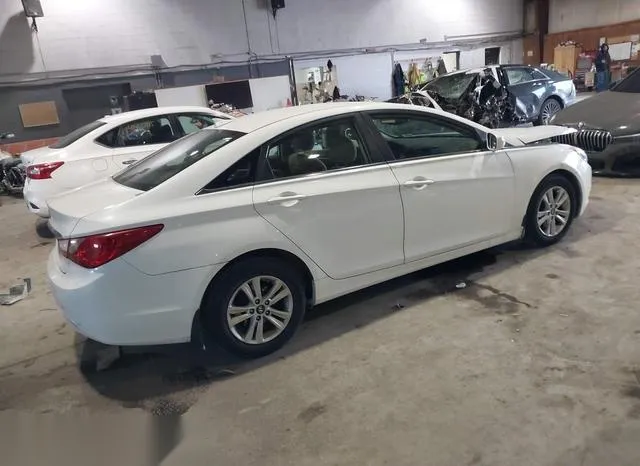 5NPEB4AC4CH435062 2012 2012 Hyundai Sonata- Gls 4