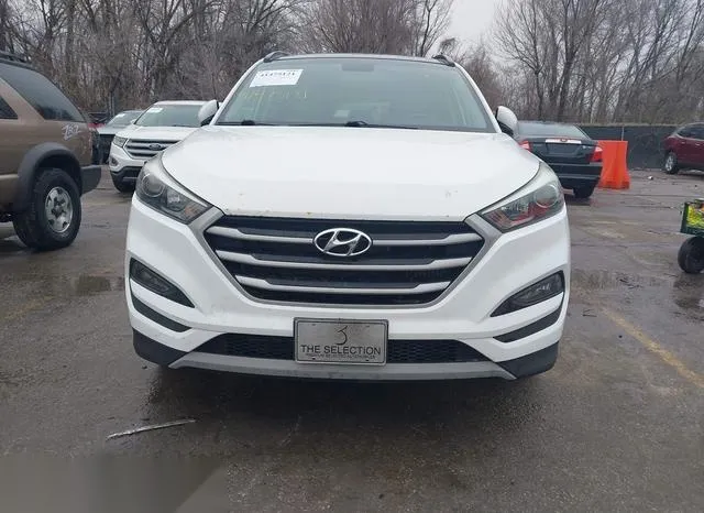 KM8J33A2XHU558578 2017 2017 Hyundai Tucson- Value 6