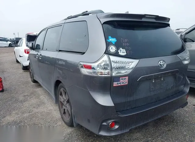 5TDXZ3DC1JS962901 2018 2018 Toyota Sienna- Se/Se Premium 3