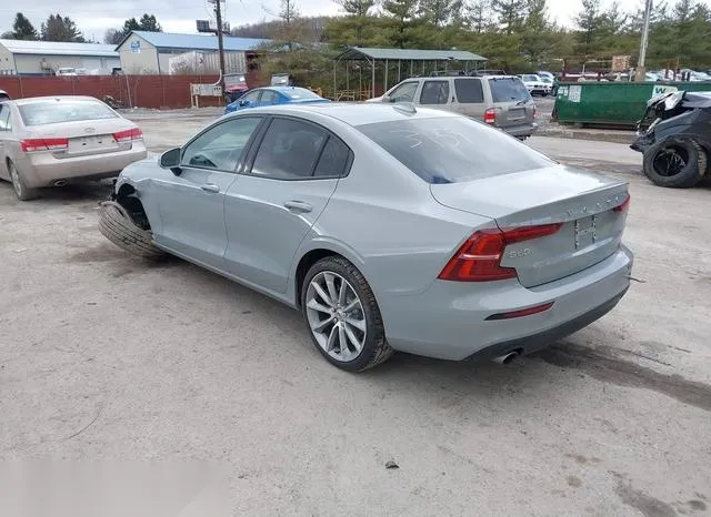 7JRA22TK8MG093159 2021 2021 Volvo S60- T6 Momentum 3