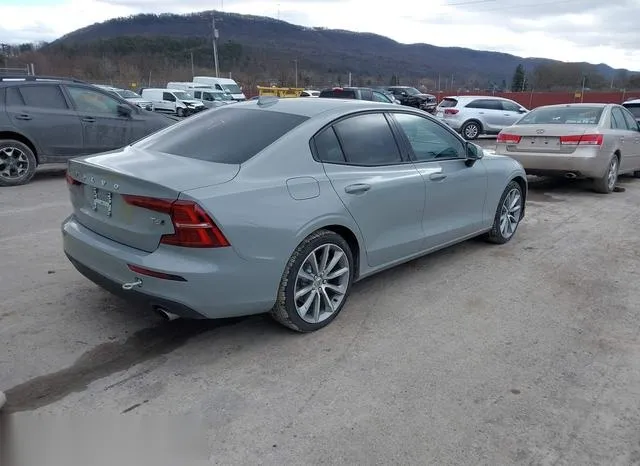 7JRA22TK8MG093159 2021 2021 Volvo S60- T6 Momentum 4