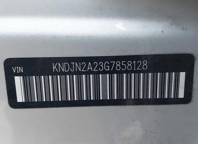 KNDJN2A23G7858128 2016 2016 KIA Soul 9