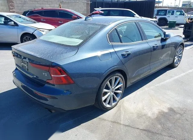 7JR102FK6KG011458 2019 2019 Volvo S60- T5 Momentum 4