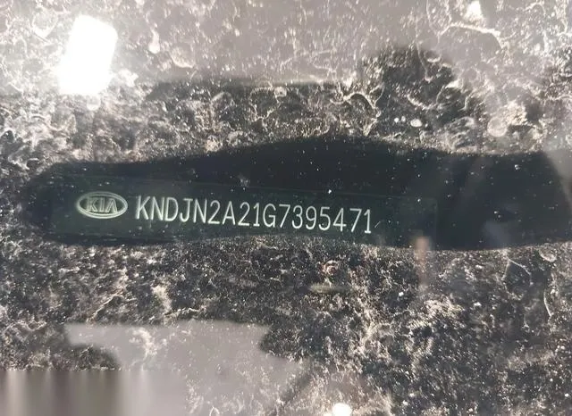 KNDJN2A21G7395471 2016 2016 KIA Soul 9