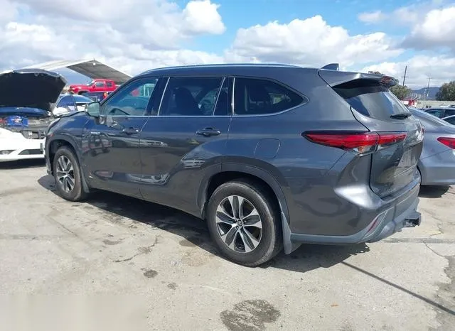 5TDHBRCH3MS516567 2021 2021 Toyota Highlander- Hybrid Xle 3