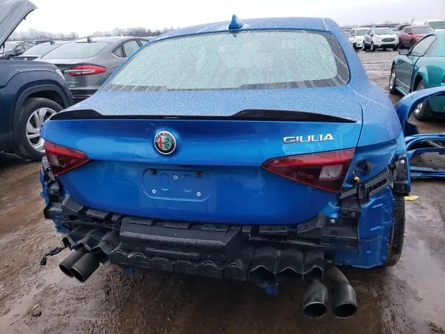 ZARFAEAV6H7561956 2017 2017 Alfa Romeo Giulia- Quadrifoglio 6